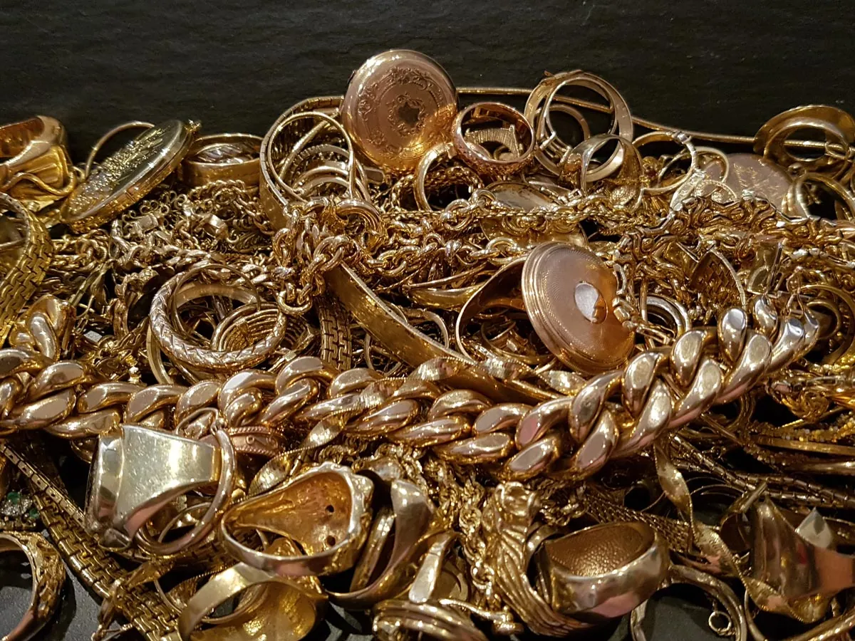 Angekaufter Goldschmuck und Altgold im Atelier Andreas T. in Hannover