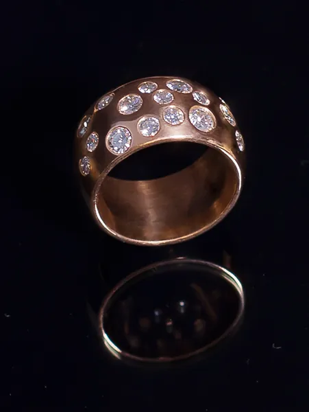 Neuer Diamantring aus Roségold, hergestellt aus Altgold