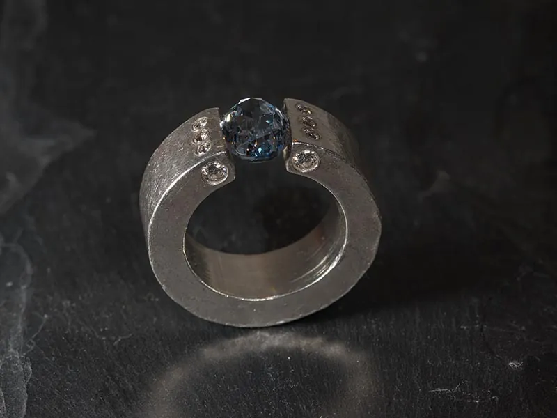 Ring mit Aquamarin – Unikat aus der Goldschmiede Atelier Andreas T. in Hannover