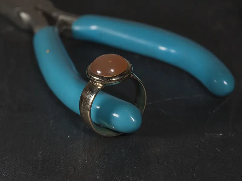 Ring mit Mondstein – Unikat aus der Goldschmiede Atelier Andreas T. in Hannover