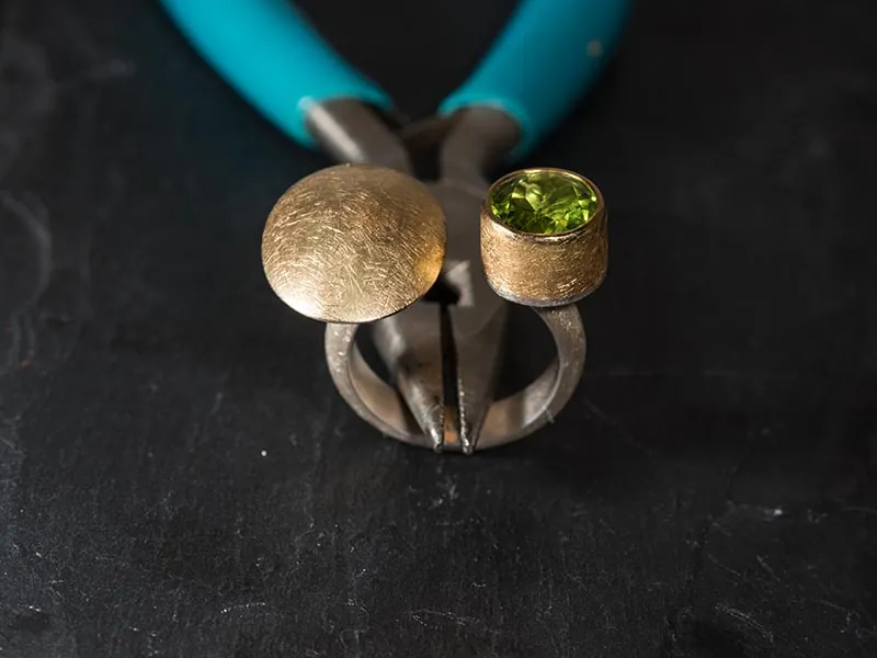 Ring mit Peridot – Unikat aus der Goldschmiede Atelier Andreas T. in Hannover