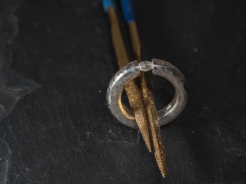 Ring „Spannend“ – Unikat aus der Goldschmiede Atelier Andreas T. in Hannover