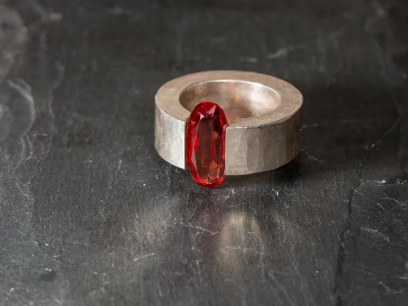 Ring mit Spessartin – Unikat aus der Goldschmiede Atelier Andreas T. in Hannover